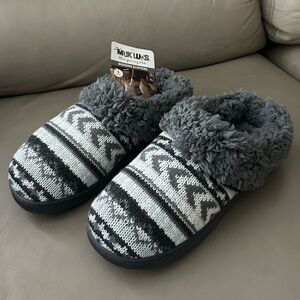 NEW MUK LUKS SMALL 5-6 AZTEC PRINT GREY & WHITE SILIDE ON WOMENS SLIPPERS
